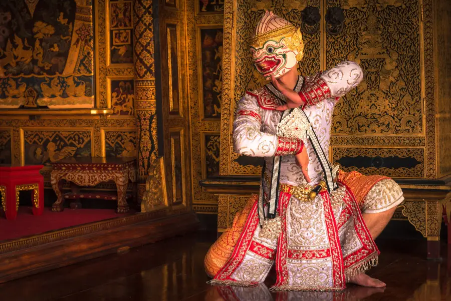 Khon is art culture Thailand Dancing in masked Tos-sa-kan and Hanuman are fighting in literature Ram
